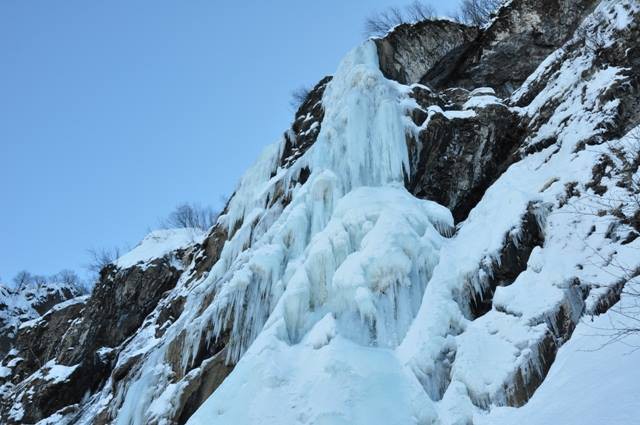 Водопад Поликаря зимой